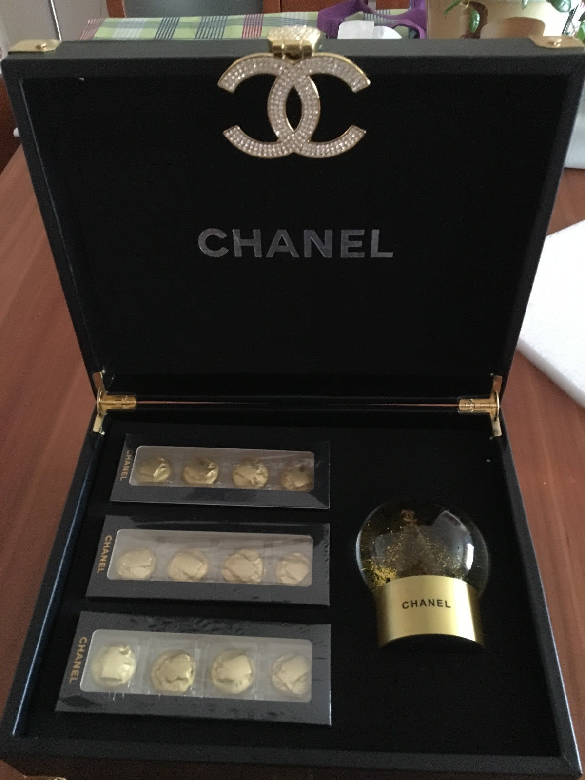 Les boules à neiges de Noël les plus chères vendues sur eBay ! 